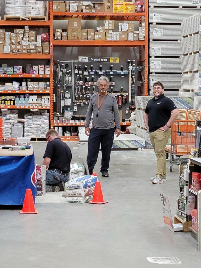 MirandaGarcia96's tweet photo. Pro Event at 0133 to appreciate all of our awesome and dedicated pros! Our Fearless DH leader Gio put together this awesome event with help from his team and SASM Josh! #Proxtraperks #4weeksofrewards @Brad_Peebles @Cvillehomedepot https://t.co/p7wvG6dgWA
