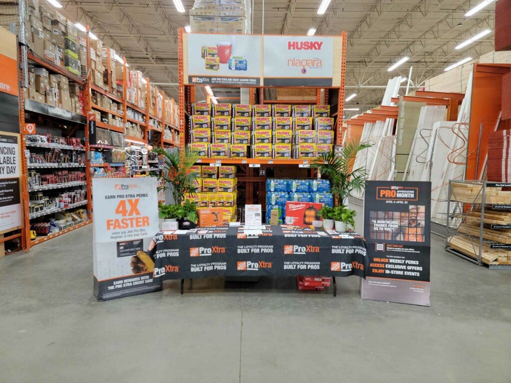 MirandaGarcia96's tweet photo. Pro Event at 0133 to appreciate all of our awesome and dedicated pros! Our Fearless DH leader Gio put together this awesome event with help from his team and SASM Josh! #Proxtraperks #4weeksofrewards @Brad_Peebles @Cvillehomedepot https://t.co/p7wvG6dgWA