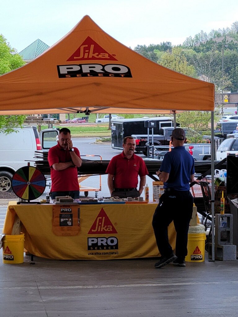 MirandaGarcia96's tweet photo. Pro Event at 0133 to appreciate all of our awesome and dedicated pros! Our Fearless DH leader Gio put together this awesome event with help from his team and SASM Josh! #Proxtraperks #4weeksofrewards @Brad_Peebles @Cvillehomedepot https://t.co/p7wvG6dgWA