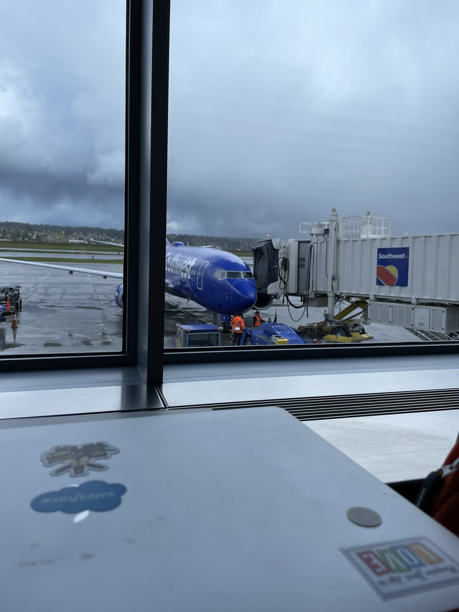 Priyush's tweet image. When your flight gets delayed… this is my work view …@SouthwestAir