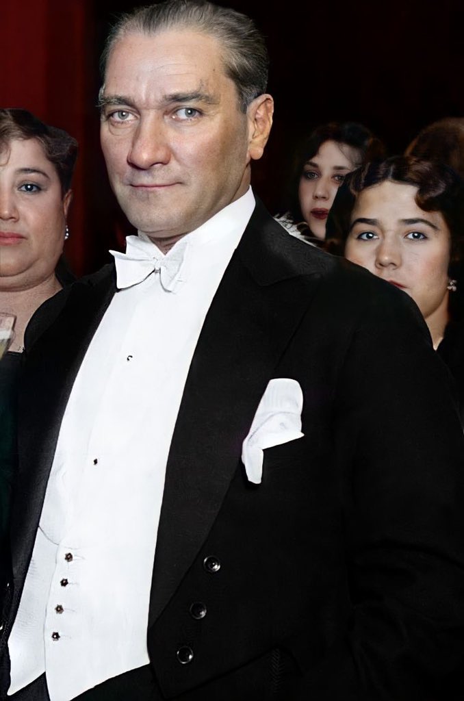 Nerde bir ATATÜRKÇÜ varsa, benden ona Selam Olsun.!🙋‍♀️ Hayırlı Mutlu Geceler 🇹🇷❤️💐