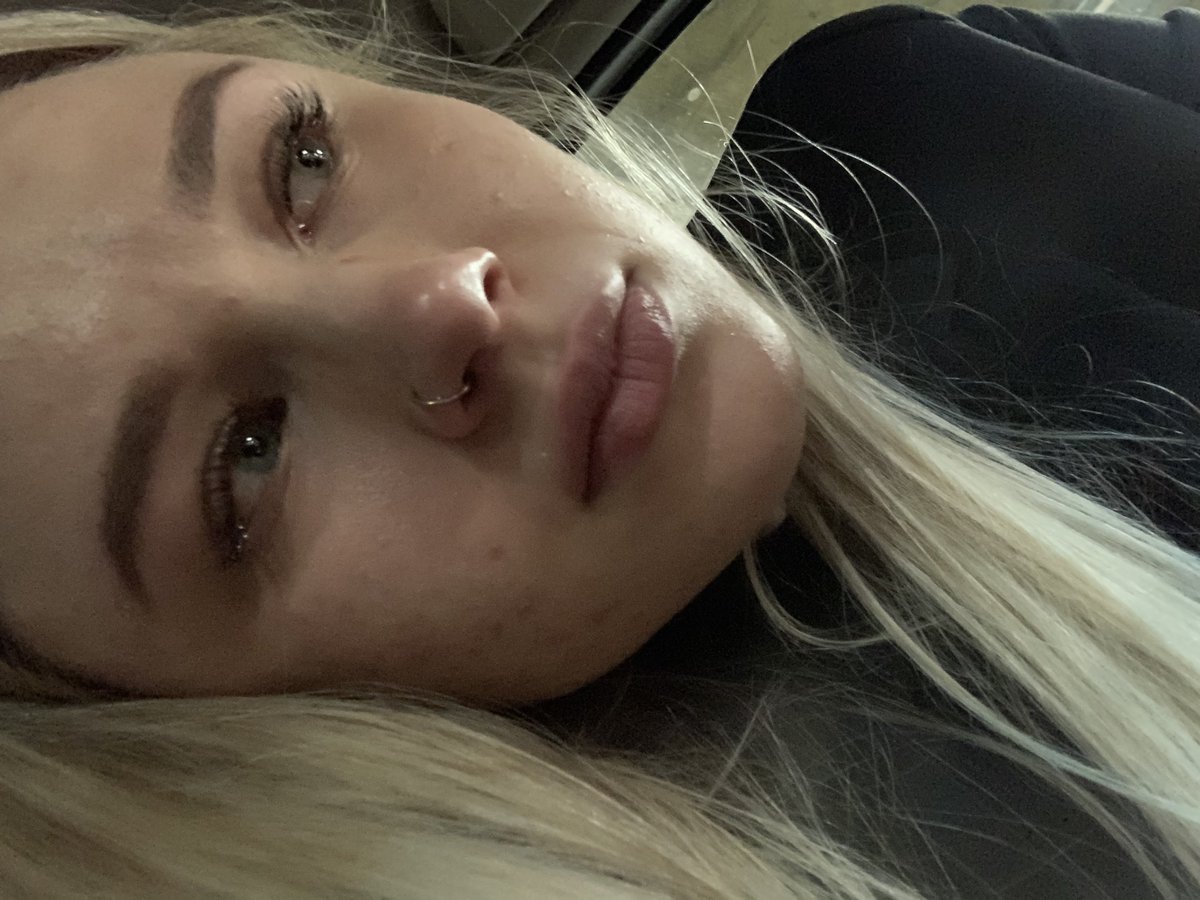 problem_at's tweet image. Роки-кошка заиграла