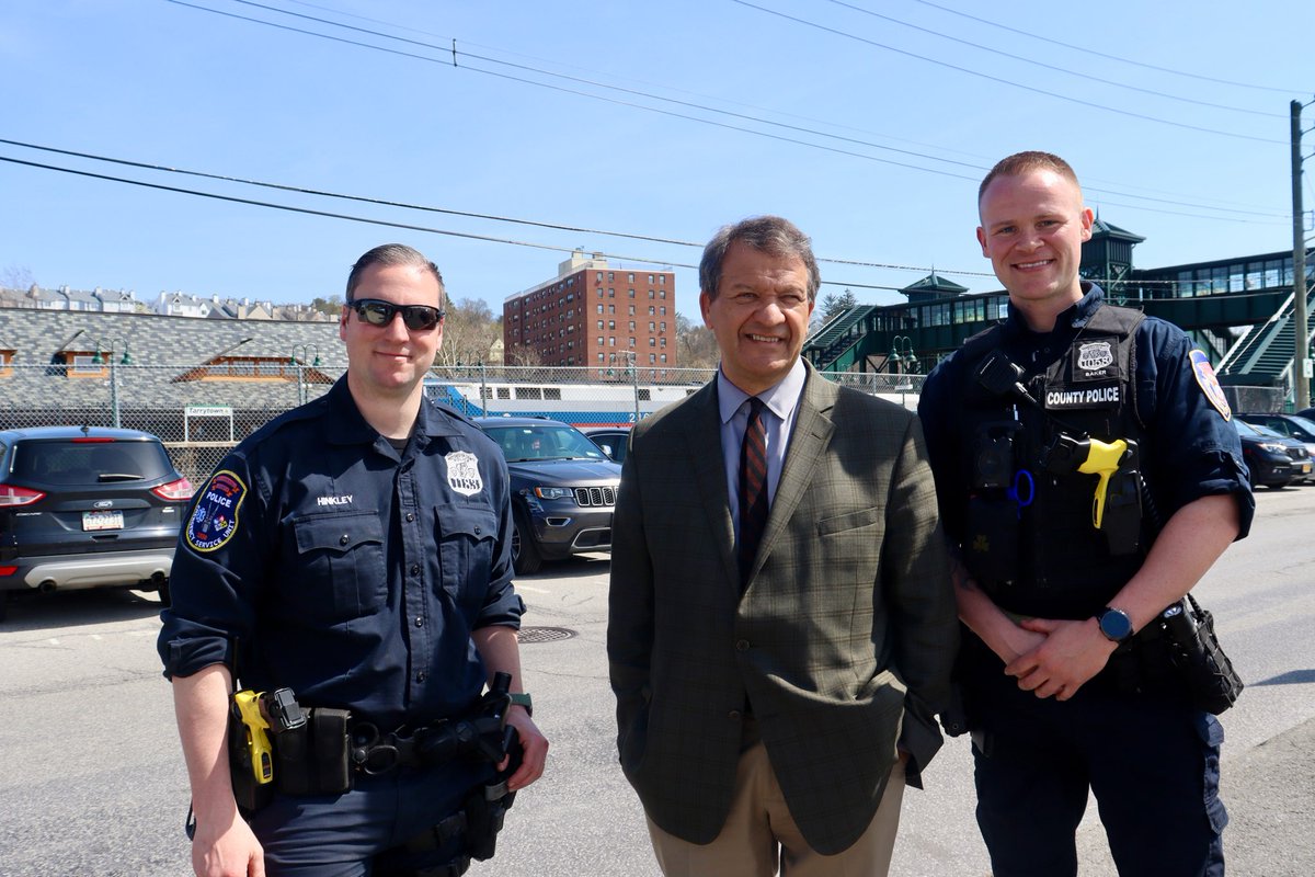 CE Latimer thanking members of the Westchester County Police Emergency Services Unit in Tarrytown after stepping up patrols at local train stations throughout the County during the manhunt for the shooting suspect in Brooklyn.