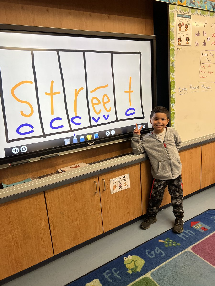 megan_travis_'s tweet photo. We’ve been learning about vowel teams all week and @greenhazed might have overheard us from the hallway! She shared the best vowel teams story with my kids. So lucky to work with her! #gettingto95percent #ceroars #castleberryisd https://t.co/KKM4ek8nBf