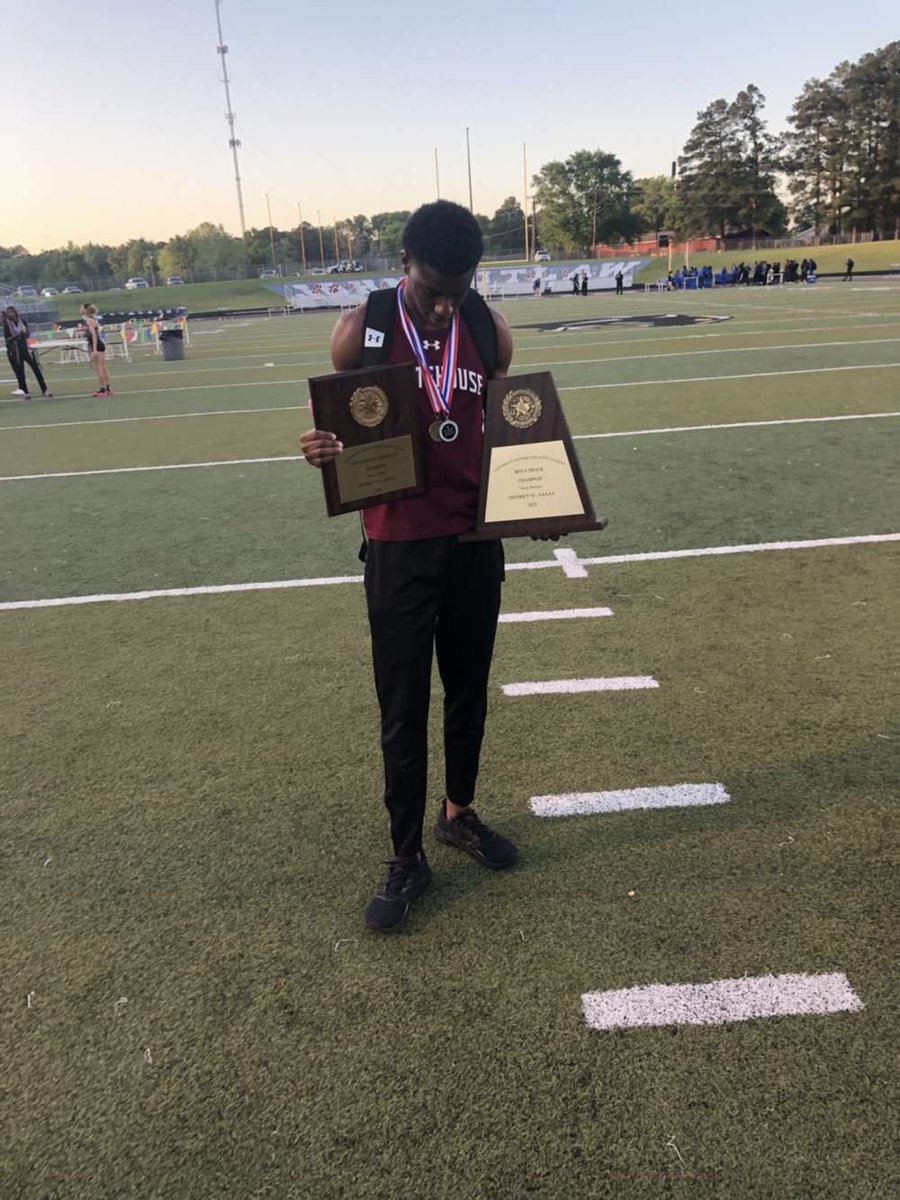 District Champs !!!
1st in 4x400 !!!