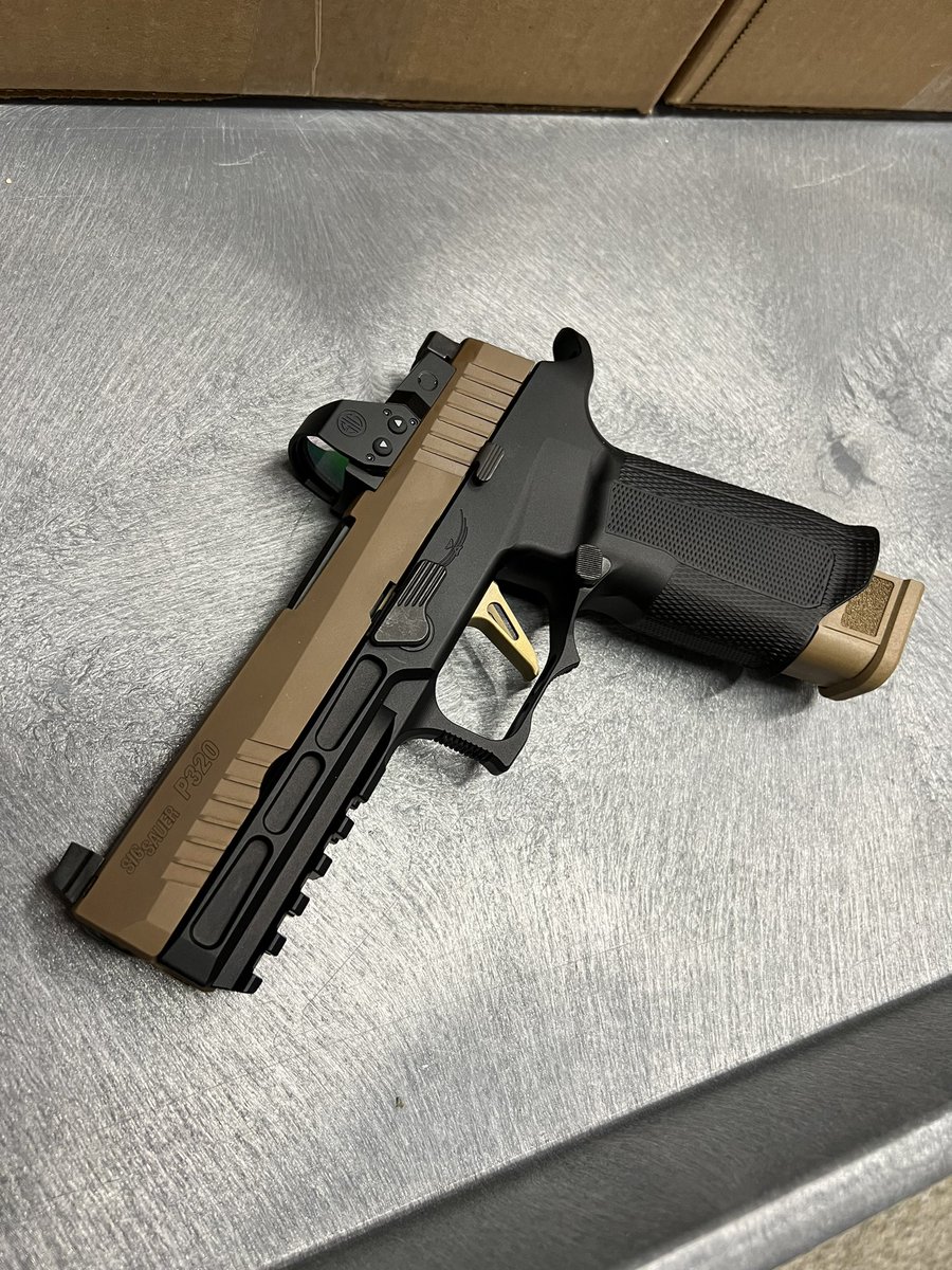 WeaponOutfitter's tweet image. Sig optic is a placeholder until the Eotech MRDS is released