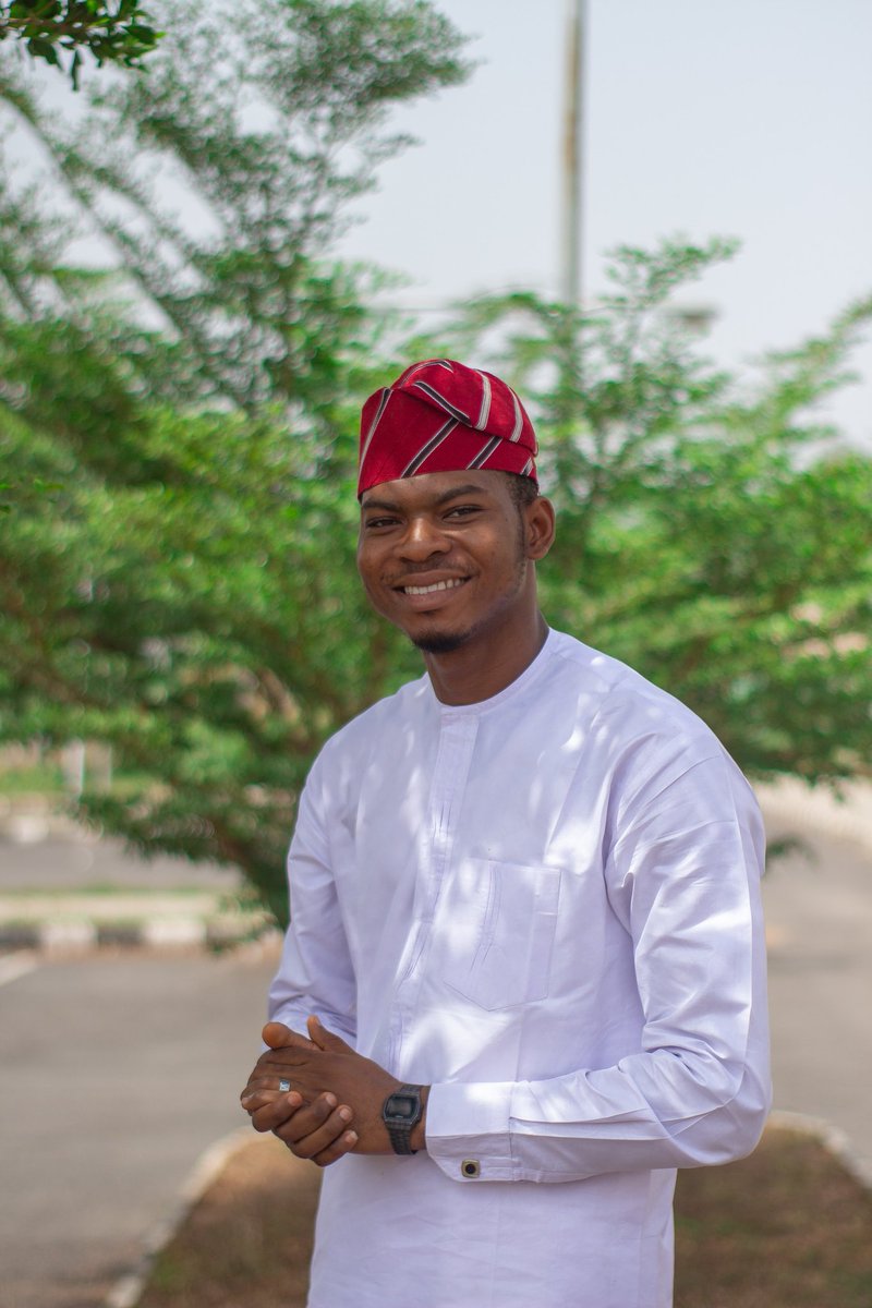 AdeyemoAbdulwa3's tweet photo. 1st & 2nd Slide - Honourables with whom I served in the 19/20 National Association of Life Science Students (NALSS) House of parliament, before resigning to run for the said office.
3rd Slide - The RT Hon. Speaker. Fine boy!
It was a pleasurable ride @NalssSrc
#transitionhour https://t.co/dzZehC2Ucs