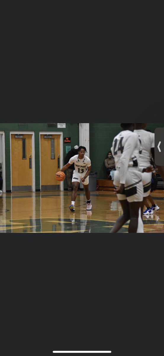 HoopLifeBron tweet picture
