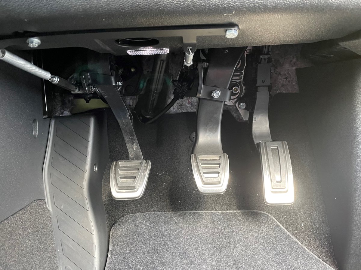 BASNWLtd's tweet photo. Did you know that we also fit dual controls? Here are some photos of dual controls we have fitted this week into an Audi A1 and a Toyota CH-R 📸🚗

Contact the office on 01925 640730 for more information 😊

#dualcontrols #learnerdriver #drivingschool #heman https://t.co/CM3Ah2aMaQ