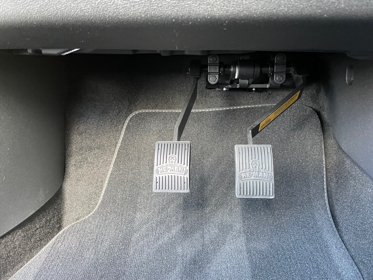 BASNWLtd's tweet photo. Did you know that we also fit dual controls? Here are some photos of dual controls we have fitted this week into an Audi A1 and a Toyota CH-R 📸🚗

Contact the office on 01925 640730 for more information 😊

#dualcontrols #learnerdriver #drivingschool #heman https://t.co/CM3Ah2aMaQ