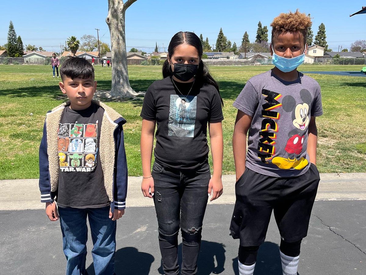 aloha_academy's tweet image. We LOVE Disney! 💙🐬#spiritday #disneytheme #schoolspirit