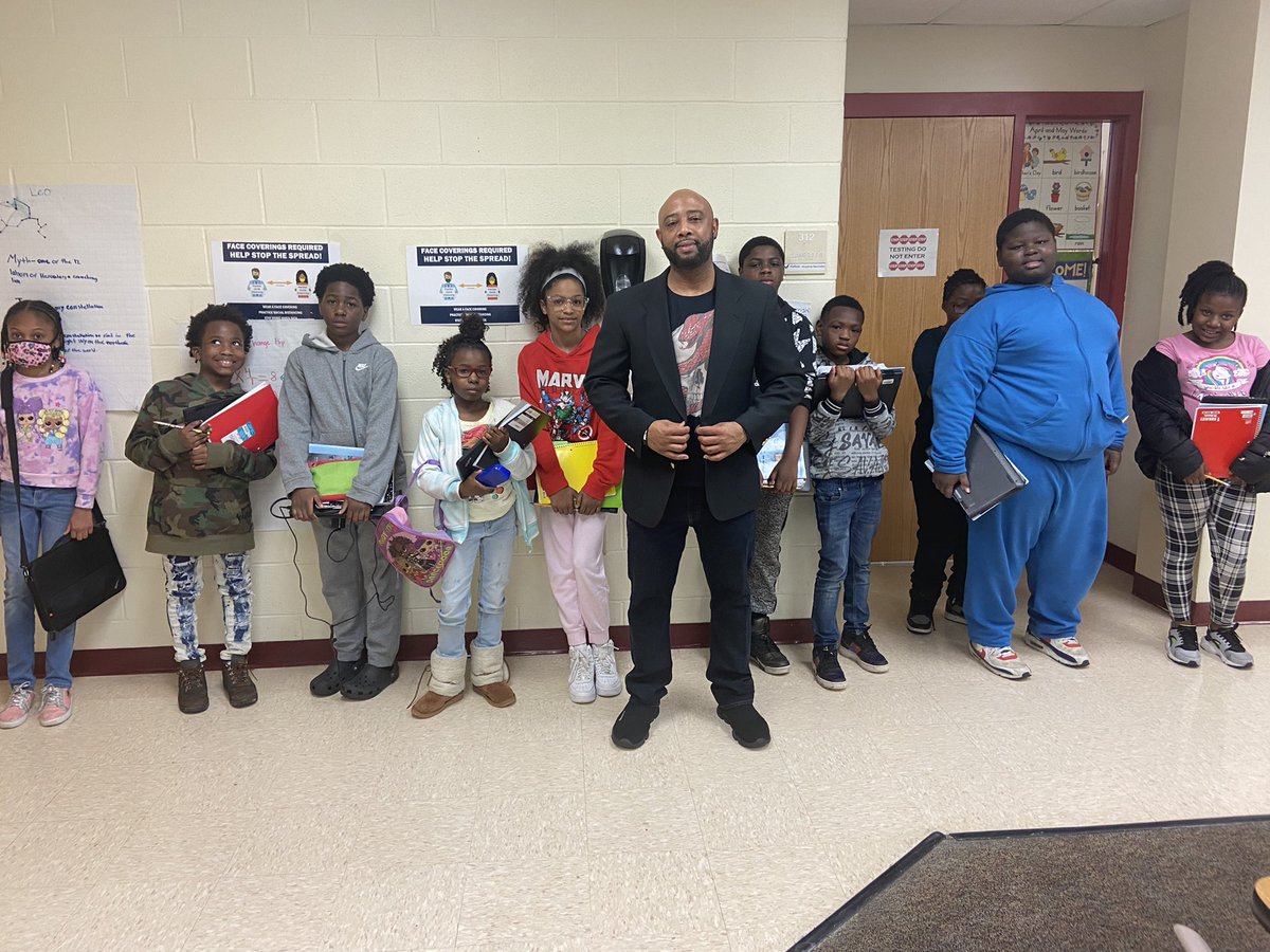 Taylorizlove's tweet photo. Taylor 4th graders are learning the best angle to approach a problem is a the TRY-ANGLE ๐คช๐คช๐คช#welovemathgames @IamCPS https://t.co/buWWbHkVFg