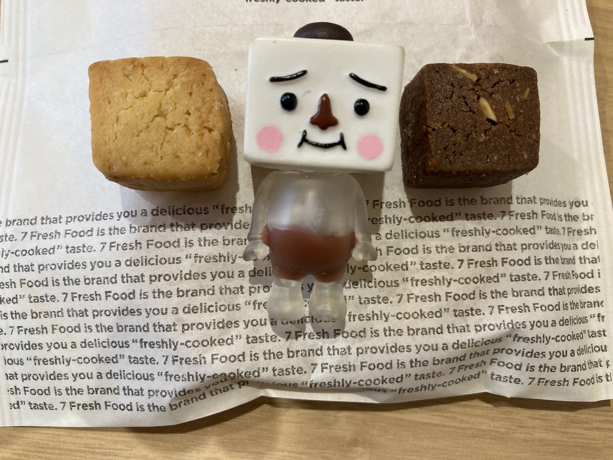 nachuchu_no_chu's tweet photo. 知らないおばあちゃんが
コーヒーマシーンの前でフリーズしてたから、説明したら
「あら、ありがとう❤」って笑顔めっちゃ可愛かった☺️元気もろた✨
カバンにずっと入ってた croscendoさんのクッキー✨サクサクでホロホロでうまうま。☕️🎶形もトーフみたいで好き( ˙༥˙ )
今日のバックは #Kumarob 🐻 https://t.co/COvdCJ4SP9