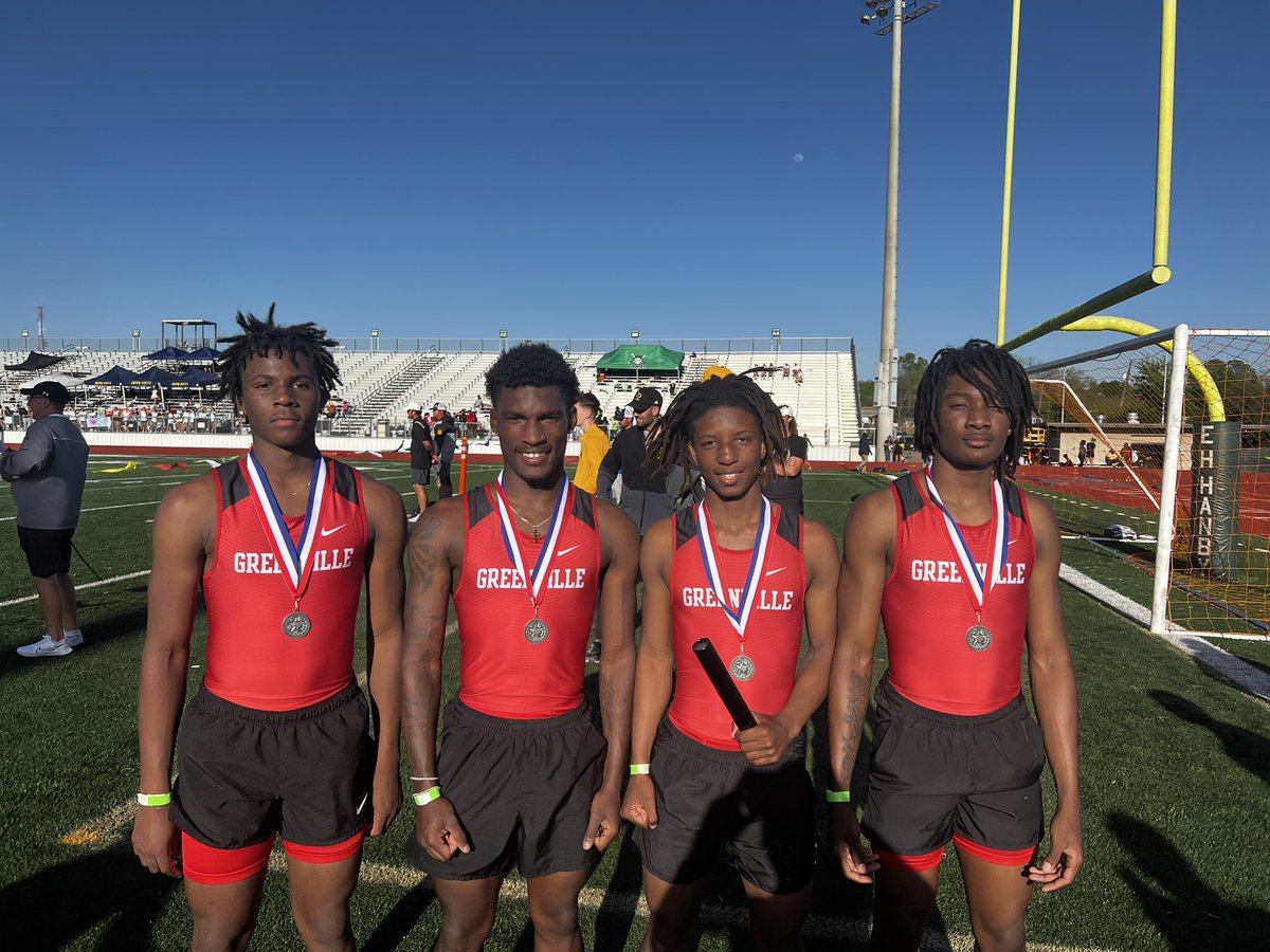 Varsity Boys - 3rd place - 4x200 meter relay

Area Qualifier