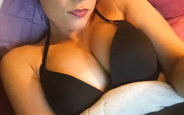 goddessdom4's tweet photo. where are my Florida subs at? 😎😈 #florida #findom #goddessworship https://t.co/sUVVODbYGc