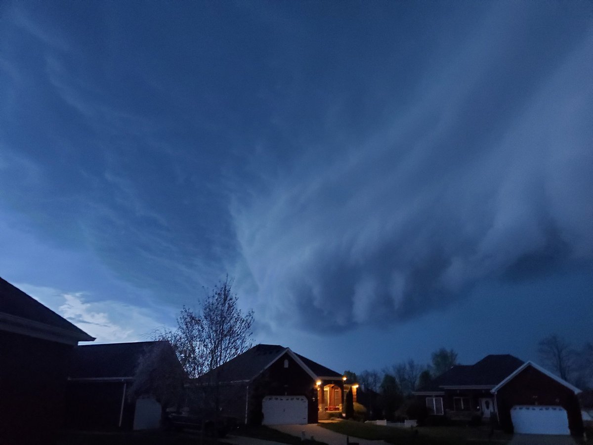 8:20 west of Mt. Washington <a href="/MarcWeinbergWX/">Marc Weinberg</a>