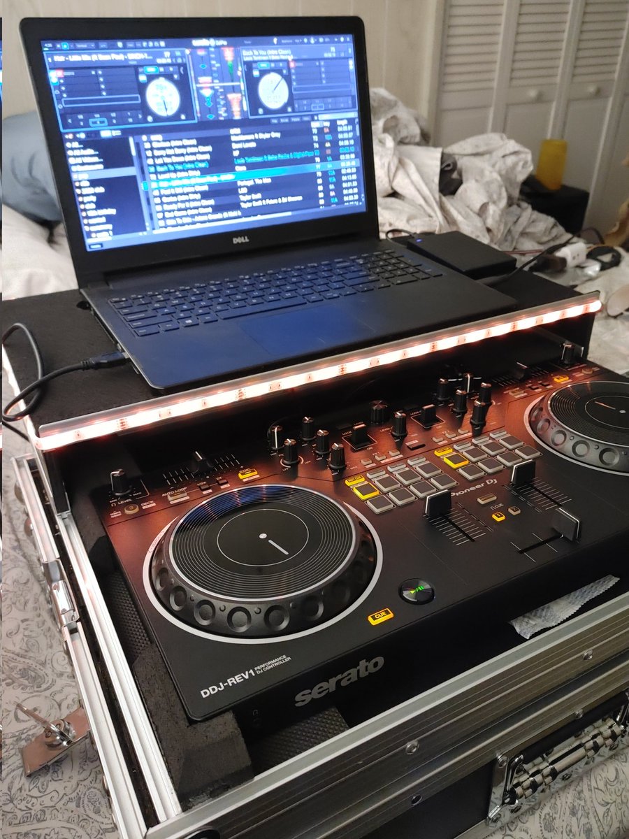 BANGATRAX's tweet photo. TODAYS DJ GIG.............. IN MY BED 🤣
To lazy to get up!

#DJ #MusicBNK48
#musica Awake #NEW https://t.co/LbCb5Vht3p