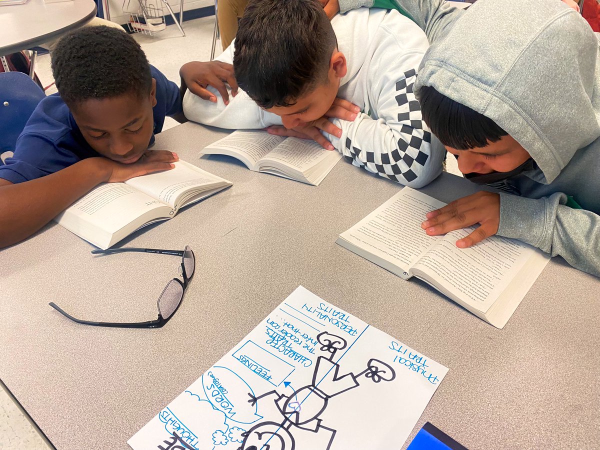 MsLuna_SRMS's tweet image. Chapter 6 of our novel was quite interesting!🤨🤓🤔🧐 Caught this picture-perfect moment right before we finished reading! 🥰😌📖 #ReadingClass #TeamSISD #middleschool