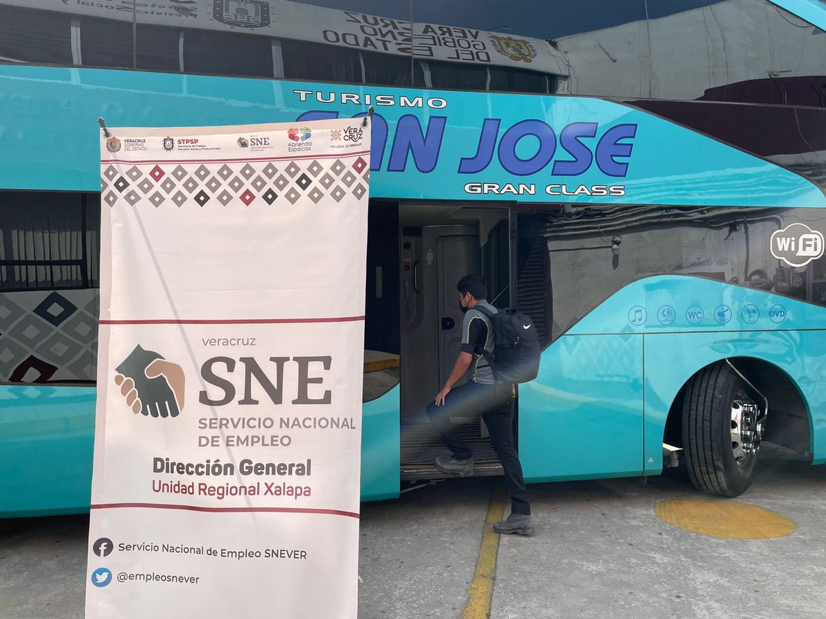 STPSPveracruz1's tweet photo. 📰#VeracruzMeInforma:

🔸A través del departamento de Movilidad Laboral, se trasladaron buscadores y buscadoras de empleo a la ciudad de Querétaro tras concluir el proceso de reclutamiento y ser contratados por una empresa del sector manufacturero. (1/2) https://t.co/YKa2ydpYlC