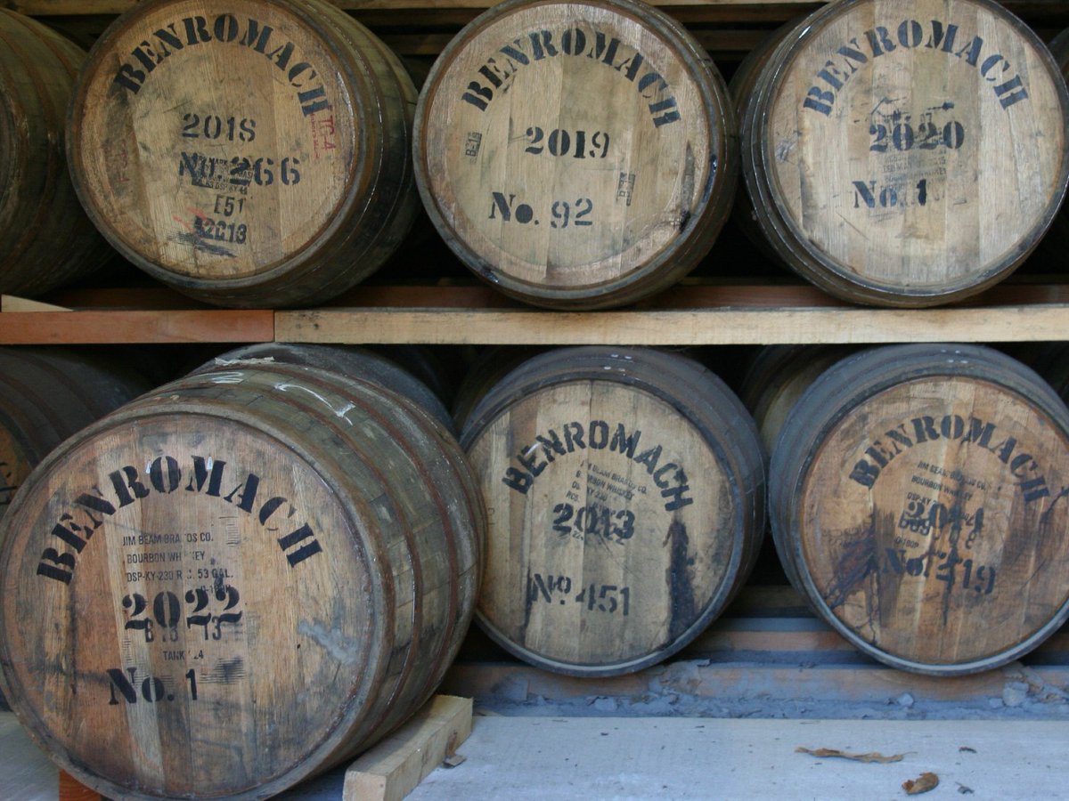 IonaTweeted's tweet photo. @Benromach is so easy to get to! For a fun day out, take the train to Forres from Inverness or Aberdeen and then walk short distance to the distillery. Enjoy a tour & tasting session then head into town for some great food.
#whisky #dramlife #distillery https://t.co/LVZCAko9LK