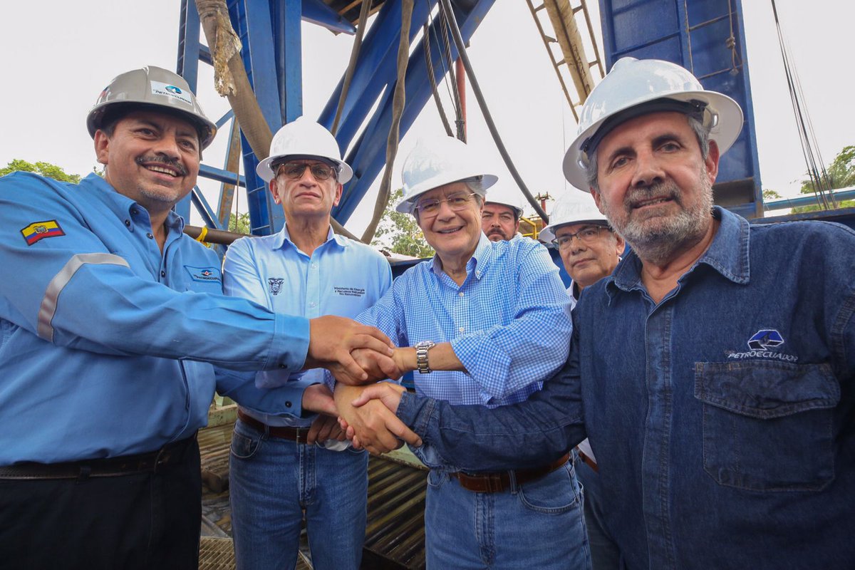 EPPetroecuador's tweet photo. AHORA| El Presidente de la República, @LassoGuillermo, junto al Gerente de @EPPETROECUADOR, Ítalo Cedeño y al Ministro de @RecNaturalesEC, @JuanCar_Bermeo, participaron del inicio de producción del pozo 5, ubicado en la plataforma Ishpingo A, Orellana.
#IncrementoProducciónAhora https://t.co/8QWKTHAdOI