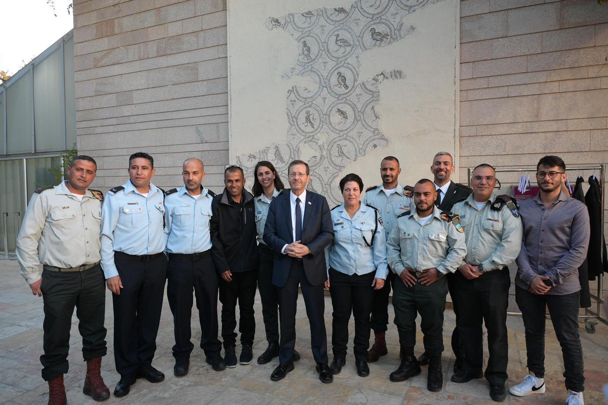 اقام الرئيس الإسرائيلي هرتسوغ مأدبة إفطار رمضانية وهي المأدبة التي حضرها السفراء العرب في