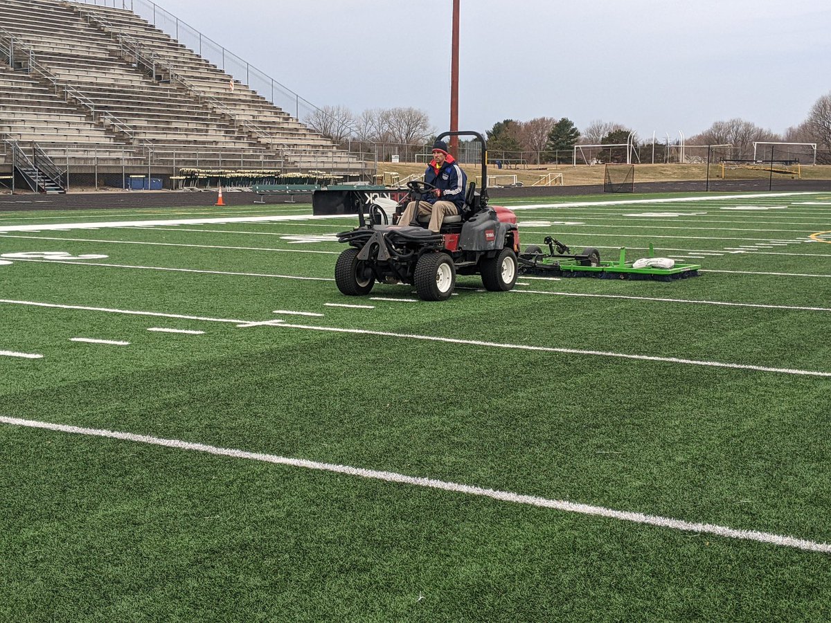 MSC_Sportsturf's tweet photo. Cool dry weather works out great for getting a Spring grooming on your synthetic turf fields. It's important to stand the fibers up after the snow melts!!!! #MNIAAA #MPSTMA #WADA #MASMS https://t.co/OktZmmHtjp
