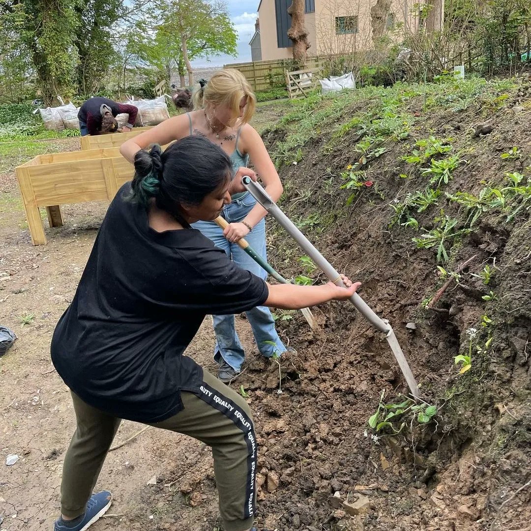 su_conservation's tweet photo. Diolch yn fawr to everyone to came to today to Norton Nature Reserve! 🏴󠁧󠁢󠁷󠁬󠁳󠁿
 We got our hands dirty planting seeds, building a bug hotel and helping out!
We had a lot of fun and it was so nice to meet so many lovely people !🙌 Swipe to see some of the antics of today ➡️🌱🌞🌿 https://t.co/y43Yw12GSQ