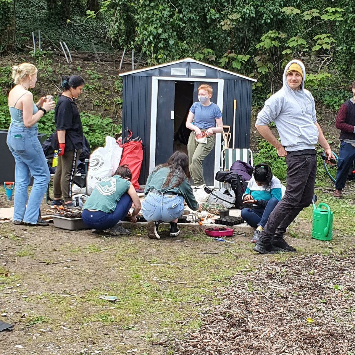 su_conservation's tweet photo. Diolch yn fawr to everyone to came to today to Norton Nature Reserve! 🏴󠁧󠁢󠁷󠁬󠁳󠁿
 We got our hands dirty planting seeds, building a bug hotel and helping out!
We had a lot of fun and it was so nice to meet so many lovely people !🙌 Swipe to see some of the antics of today ➡️🌱🌞🌿 https://t.co/y43Yw12GSQ