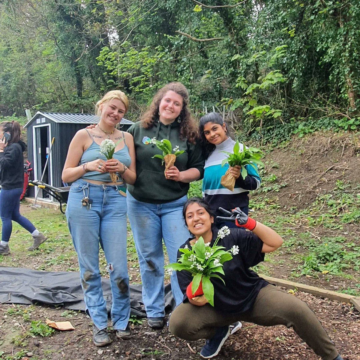 su_conservation's tweet photo. More pictures of the adventures of SUCES today with Swansea University's Tree Society and Gardening Society at Norton Reserve! 🌱🌳🌻 https://t.co/HOBEoR7FqV