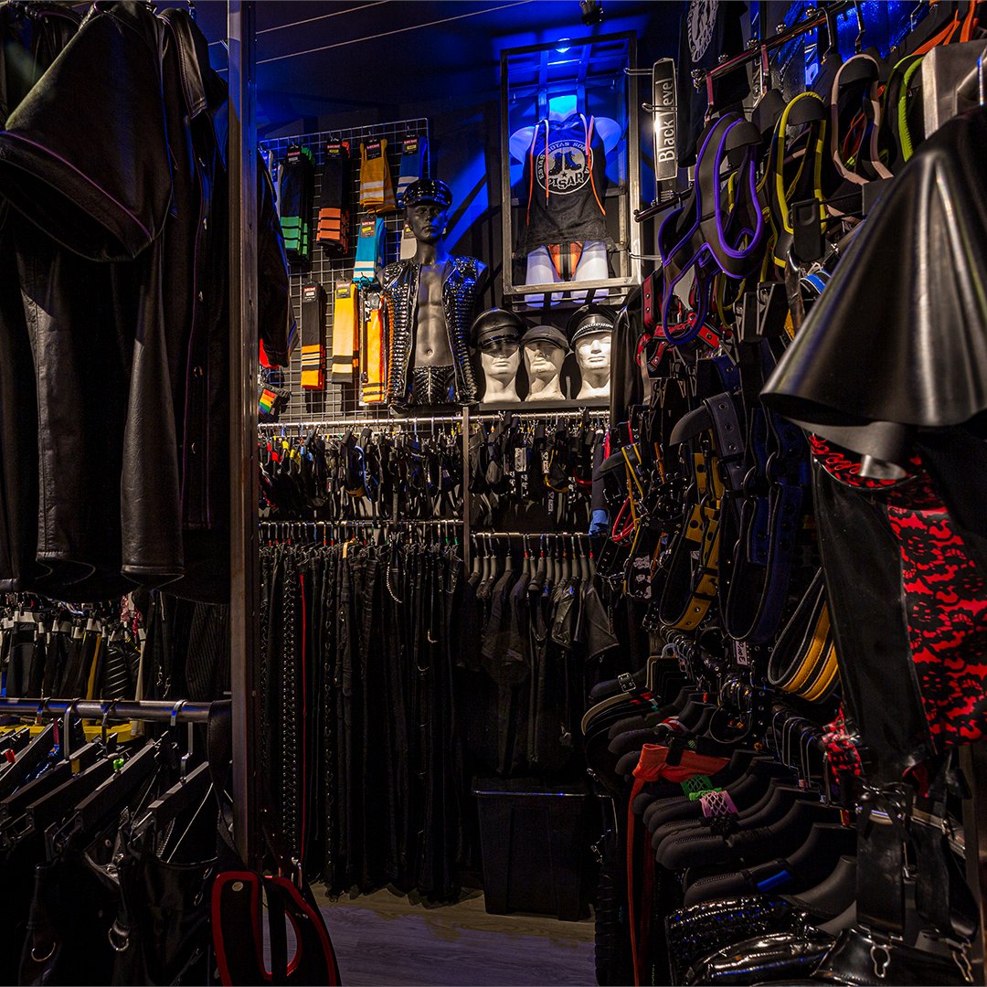 MFetiche_'s tweet photo. ¿Ya tienen su atuendo clérico para Semana Santa? 😈

(Foto del interior de nuestra tienda en Isabel La Católica 5, Madrid) https://t.co/hKadJul9XT