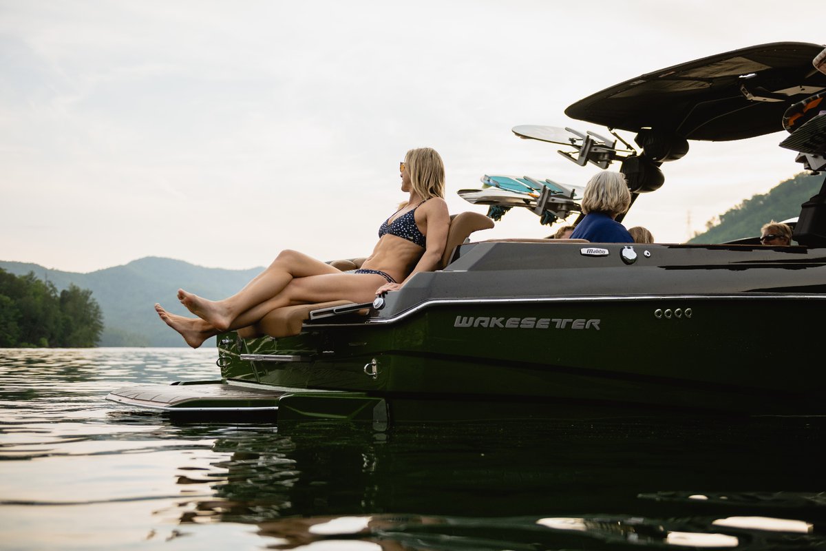 malibuboats's tweet photo. From bow to stern, the 25 LSV is anything but ordinary. With space for 18 and luxurious amenities, the only thing you’ll be leaving behind is the dock.
#TheTruthIsOnTheWater #MalibuBoats #25LSV https://t.co/b0mKuyOj9Y