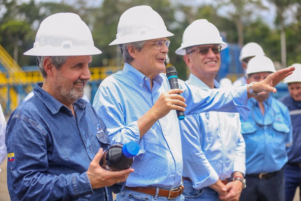 EPPetroecuador's tweet photo. El Presidente de la República, @LassoGuillermo felicitó el trabajo realizado por el Gerente General de @EPPETROECUADOR, Ítalo Cedeño y su equipo técnico: "este esfuerzo es de ustedes y les debe hacer sentir orgullosos de pertenecer a esta empresa".
#IncrementoProducciónAhora https://t.co/JYO0Ywu5Xg