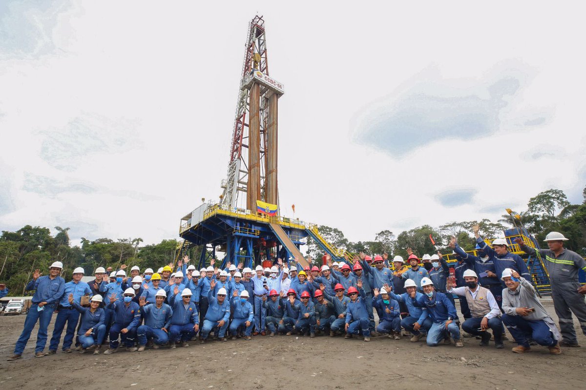 EPPetroecuador's tweet photo. Durante la ceremonia de inicio de producción del pozo Ishpingo 5, participaron también el Presidente del Directorio de @EMCOEP, Hernán Luque y el Secretario de @secretariaapp, Roberto Salas, además de autoridades y técnicos de la empresa pública.
#IncrementoProducciónAhora https://t.co/ZM7CCZlcEB
