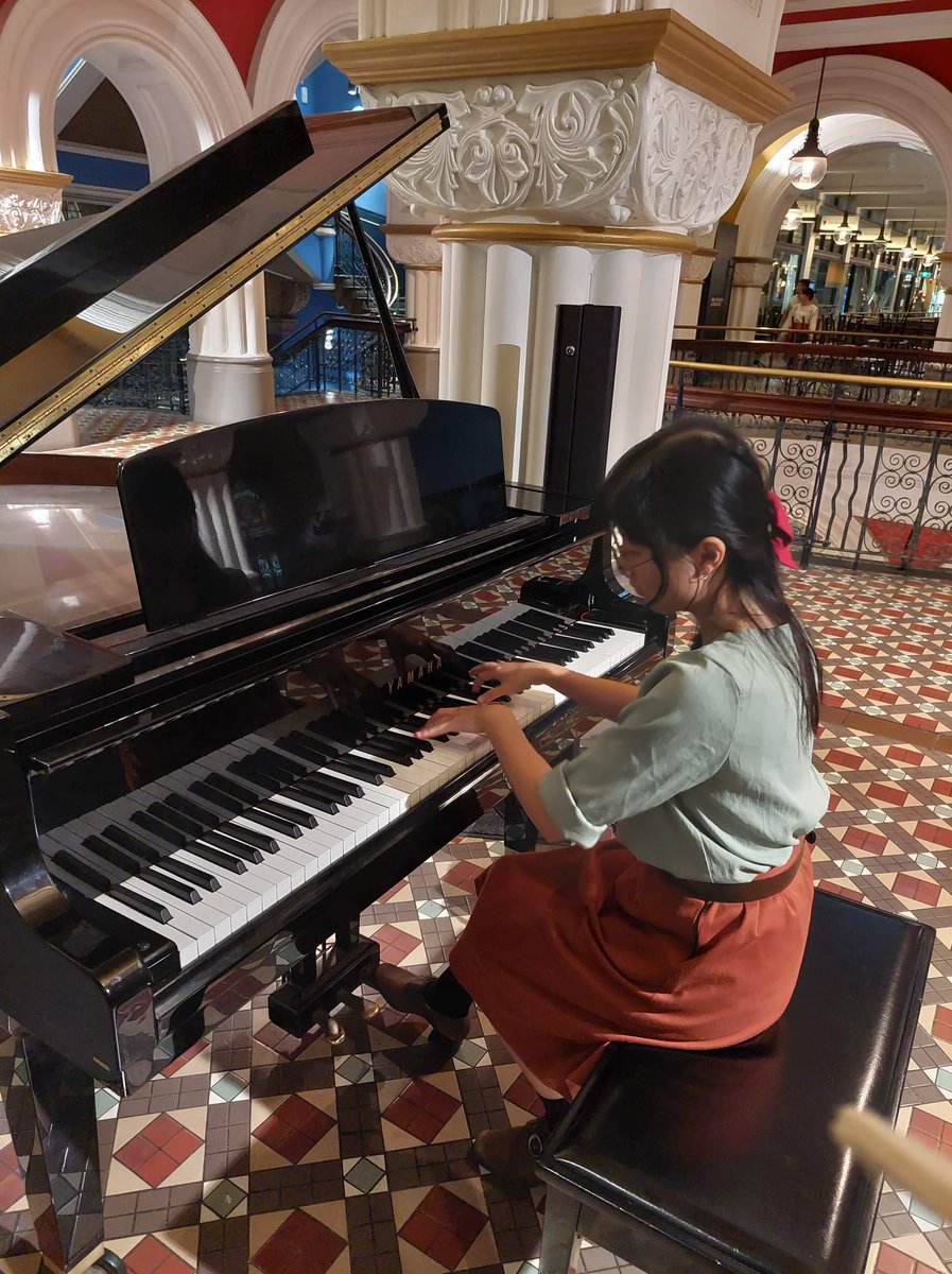 veratanva's tweet photo. You know,,,,,,, busy as I am with VA and art, I miss playing the piano lol

Recently went interstate and there was a public mini grand, and here's some pics of me playing Merry Go Round of Life!
(*๓´╰╯`๓)♡ https://t.co/yj8O776ngu