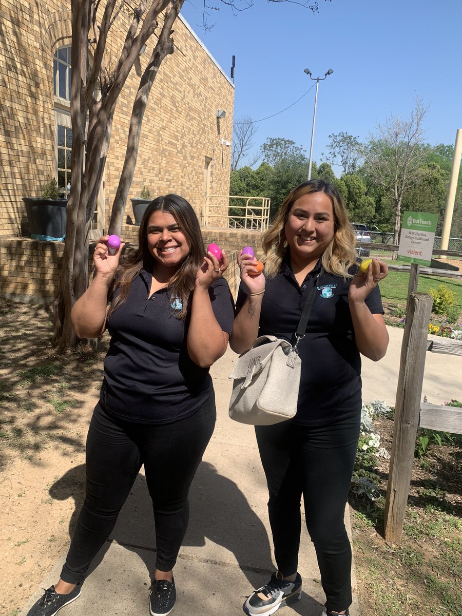 AMBERN_SHIELDS's tweet photo. Our @HARLLEEDISD team had a blast at our staff Egg Hunt! It was an egg-cellent time! #staffculture #earlychildhood #harlleemagic https://t.co/oOjoLBDzZk