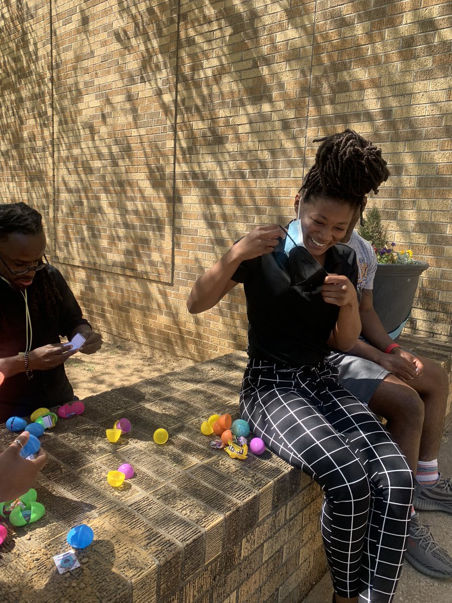 AMBERN_SHIELDS's tweet photo. Our @HARLLEEDISD team had a blast at our staff Egg Hunt! It was an egg-cellent time! #staffculture #earlychildhood #harlleemagic https://t.co/oOjoLBDzZk