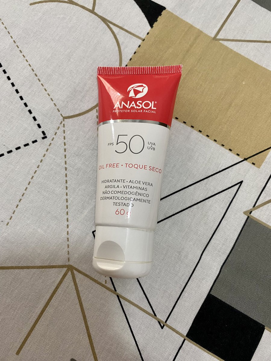 mariellirb's tweet photo. Protetor solar facial fps 50 - Anasol

ouvi dizer q esse protetor era mto bom, mas para meu rosto não rolou
esse protetor deixa meu rosto + oleoso e com brilho (lembrando q meu rosto é bem oleoso) 
o cheiro me incomodou um pouquinho 
ele é baratinho 

#protetor #anasol https://t.co/eEChhOnTlA