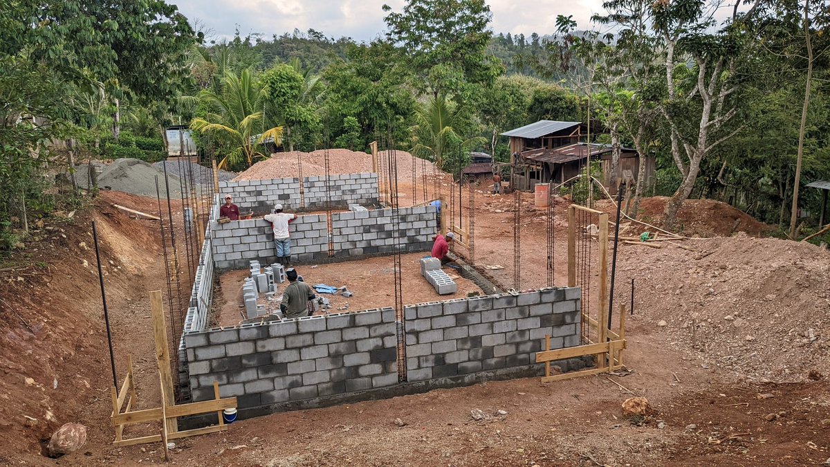 KBabyApes's tweet photo. NICARAGUA SCHOOL UPDATE!

The community and buildOn employees worked hard to dig the foundation, mix concrete, bend rebar and are now building the walls. Every workday brings us closer to finally see children get their education in this safe structure.  🇳🇮🌍
#KBAFORTHEKIDS #NFT https://t.co/pLiwWDIxQC