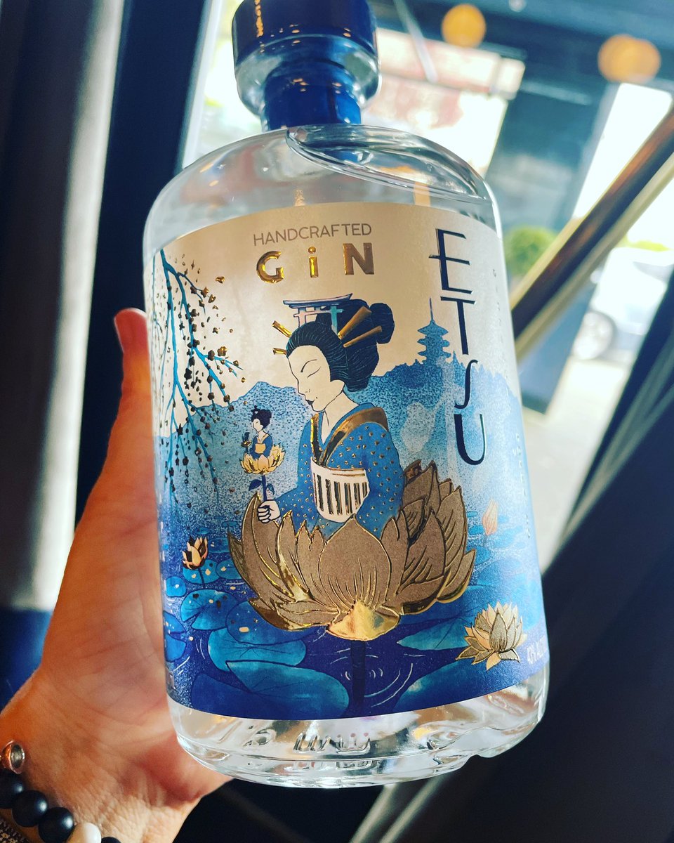 jules_mahon's tweet photo. Equally as beautiful inside and out #japanesegin #spiritstasting Juniper and lemon don’t mind if I do. #gin #celticwhiskeyshop #summerdrinks #ginlove #etsugin https://t.co/cAHlg9vDt2