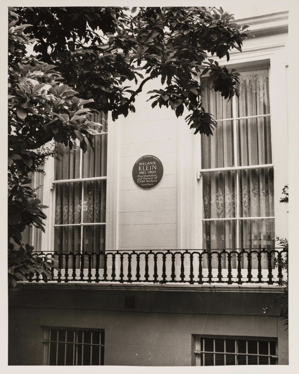 DanyNobus's tweet photo. 42, Clifton Hill, London NW8. Melanie Klein's house in London's St John's Wood area from 1926 until 1953, with the interior designed by Ernst L. Freud. Blue plaque unveiled on 6 July 1985. Photograph courtesy of the Melanie Klein Trust &amp; Archive. Wellcome Trust, London. https://t.co/WjT0ESTeZW
