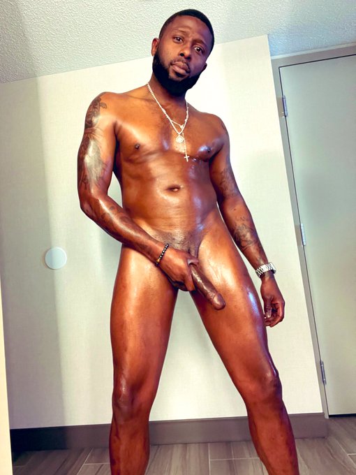 Got mad legs to stand on #kickstand 😈😈😈 https://t.co/qZYf0Ytgds<a href="/tag/kickstand"class="tags">#kickstand</a>