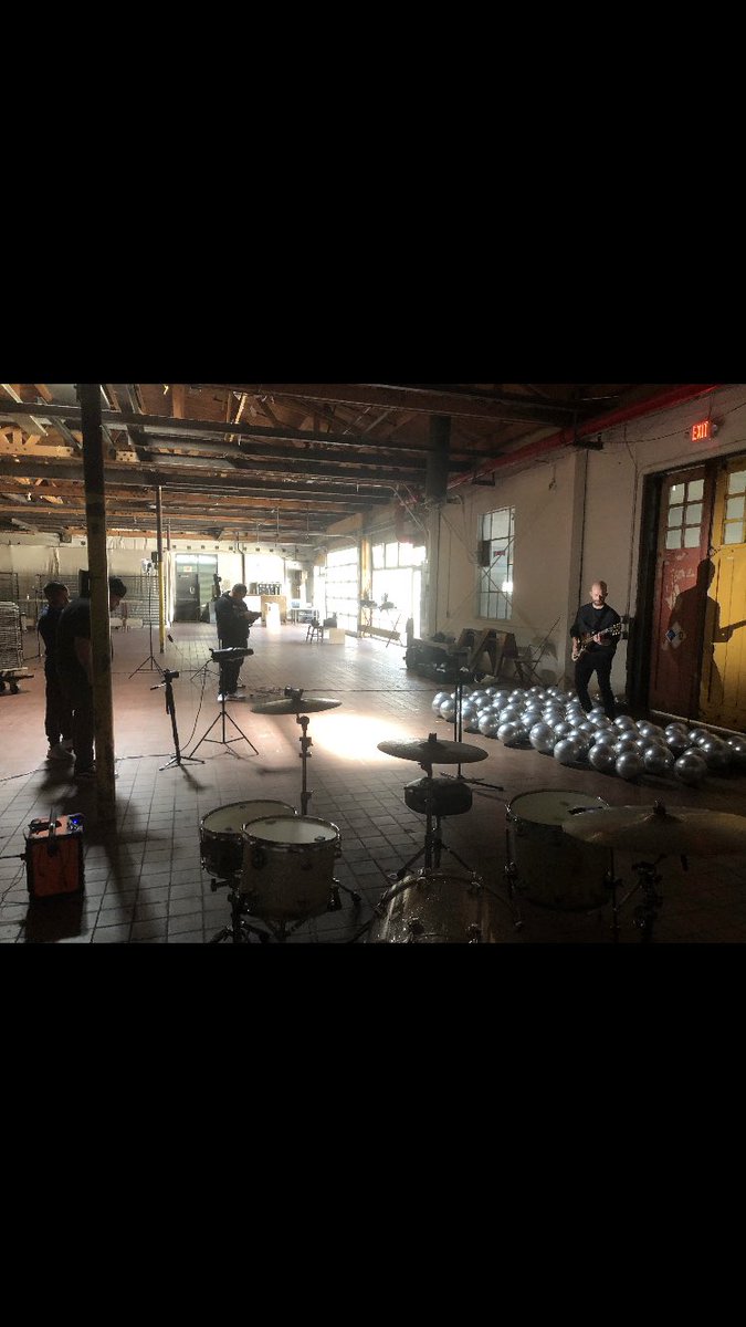 Los Hollywood are ready to rock your world soon.. saludos desde California!!