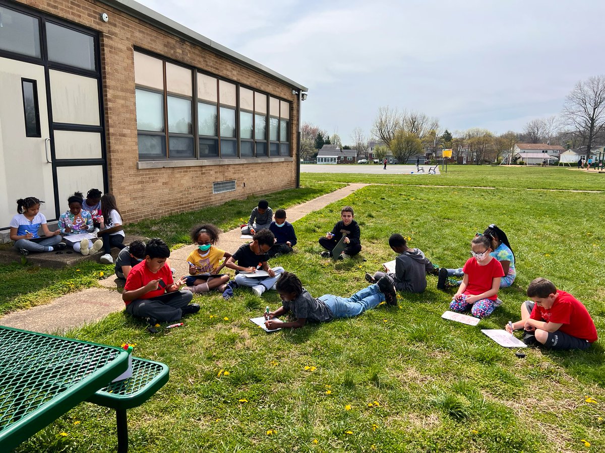 MsRichard19's tweet photo. Taking advantage of this nice weather with some outdoor learning ☀️#chdreambuilders https://t.co/9Ns662PeNR