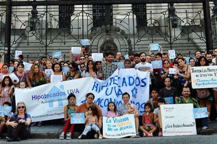 hipotecadosuva's tweet photo. .@SergioMassa El Congreso debe activar la solución para los #HipotecadosUVA. Migrar a un sistema sostenible, que ponga fin a la #UsuraUVA, pensado en función de las familias y no de cuidar el negocio de los bancos! #inflacion https://t.co/HJGvRiZ6XS