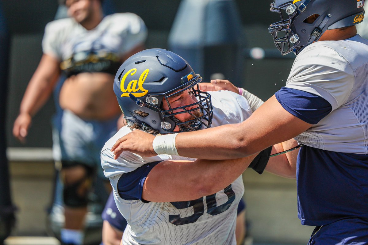 CalFootball's tweet photo. G R I N D together 

#GoBears | #SpringBall22 https://t.co/mm5xroyCCC