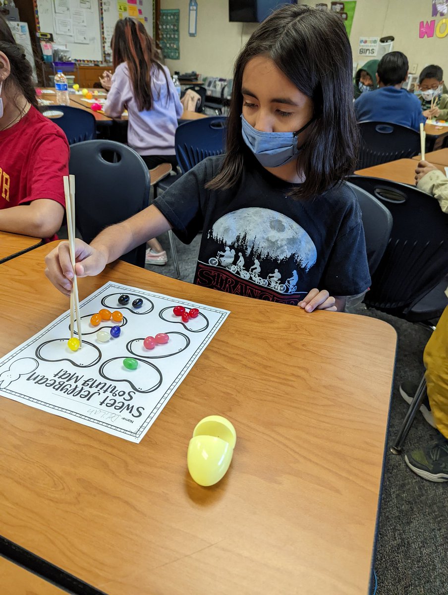 BaSTEAM12's tweet photo. @SBUSD_SUPT @BA_STEAM_ACAD Third grade mathematicians making bar graphs and line plots by sorting jelly beans by color using chopsticks. #learningfun #graphs #mathematics #easteractivity https://t.co/GDN4drp4oD