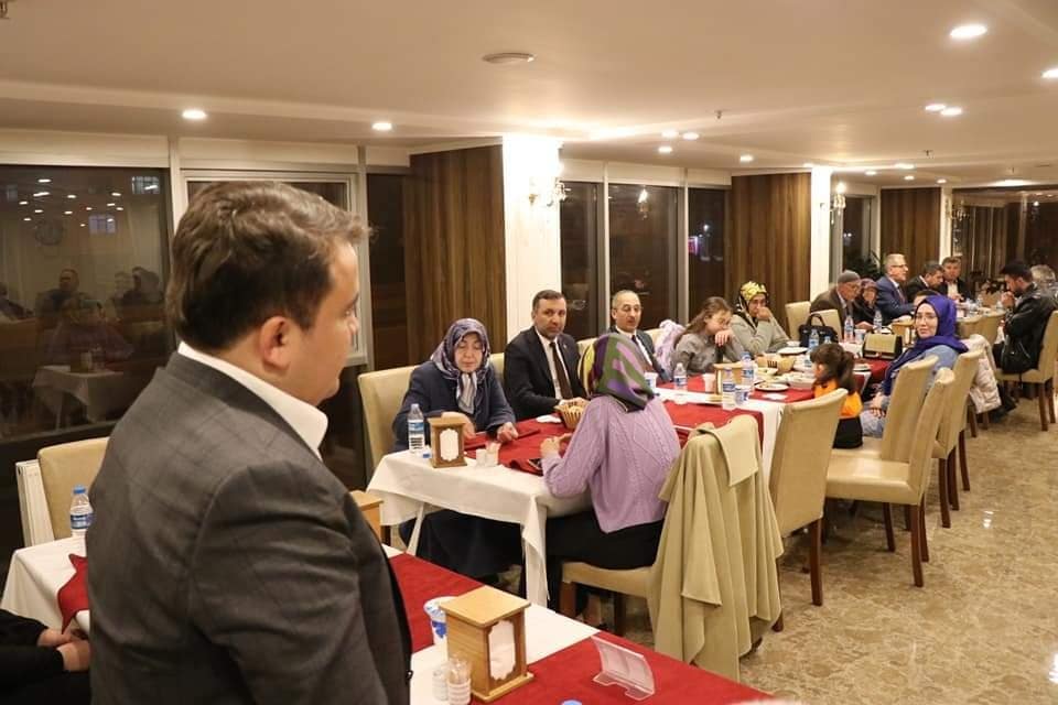 Kavak Kaymakamımız Ömer Saygılı'nın  Liva Otel'de Şehit ve Gazi ailelerimize düzenlemiş olduğu iftar programına katılım sağladık. 
Şehitlerimize rahmet gazilerimize minnetle programda emeği geçenlere teşekkür ederiz.