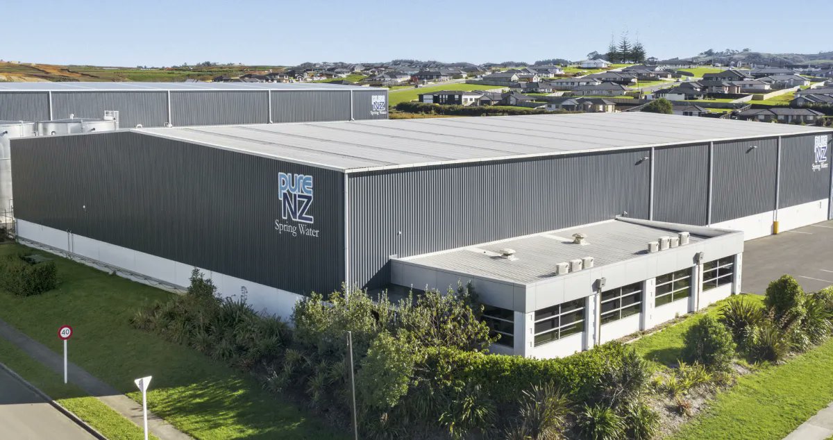 During periods of high inflation, investors often look to increase the allocation of tangible assets in their portfolios. Industrial real estate is one of these tangible assets and is often viewed as an effective inflation hedge. Understand why: bit.ly/3DLYxWB