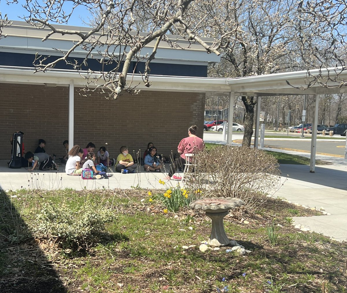 StadleyRough's tweet photo. We loved admiring Ms. Scott and her third graders enjoying their read-aloud out in the beautiful spring weather! It was peaceful...
โ๏ธ๐น๐๐งโโ๏ธ #STRthirdgrade https://t.co/w7yi14PYOf